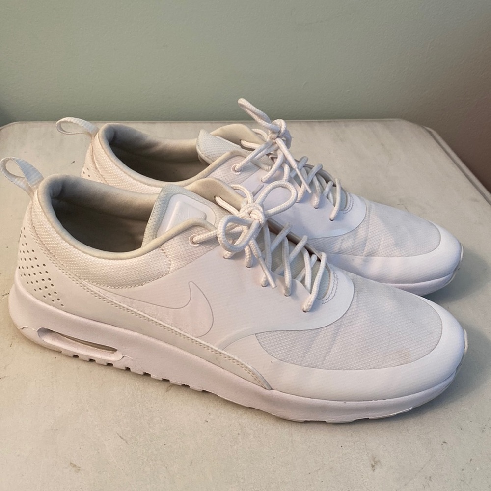Nike Air  Max womens  white shoes 599408-115